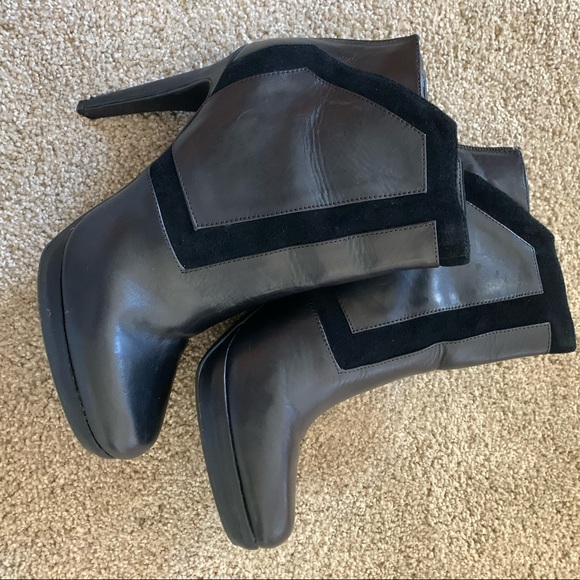 In very good condition Calvin Klein booties - Picture 2 of 7